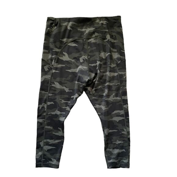 ATHLETA Ultimate Camo 7/8 Tight Green Black Size 2X - Picture 3 of 8